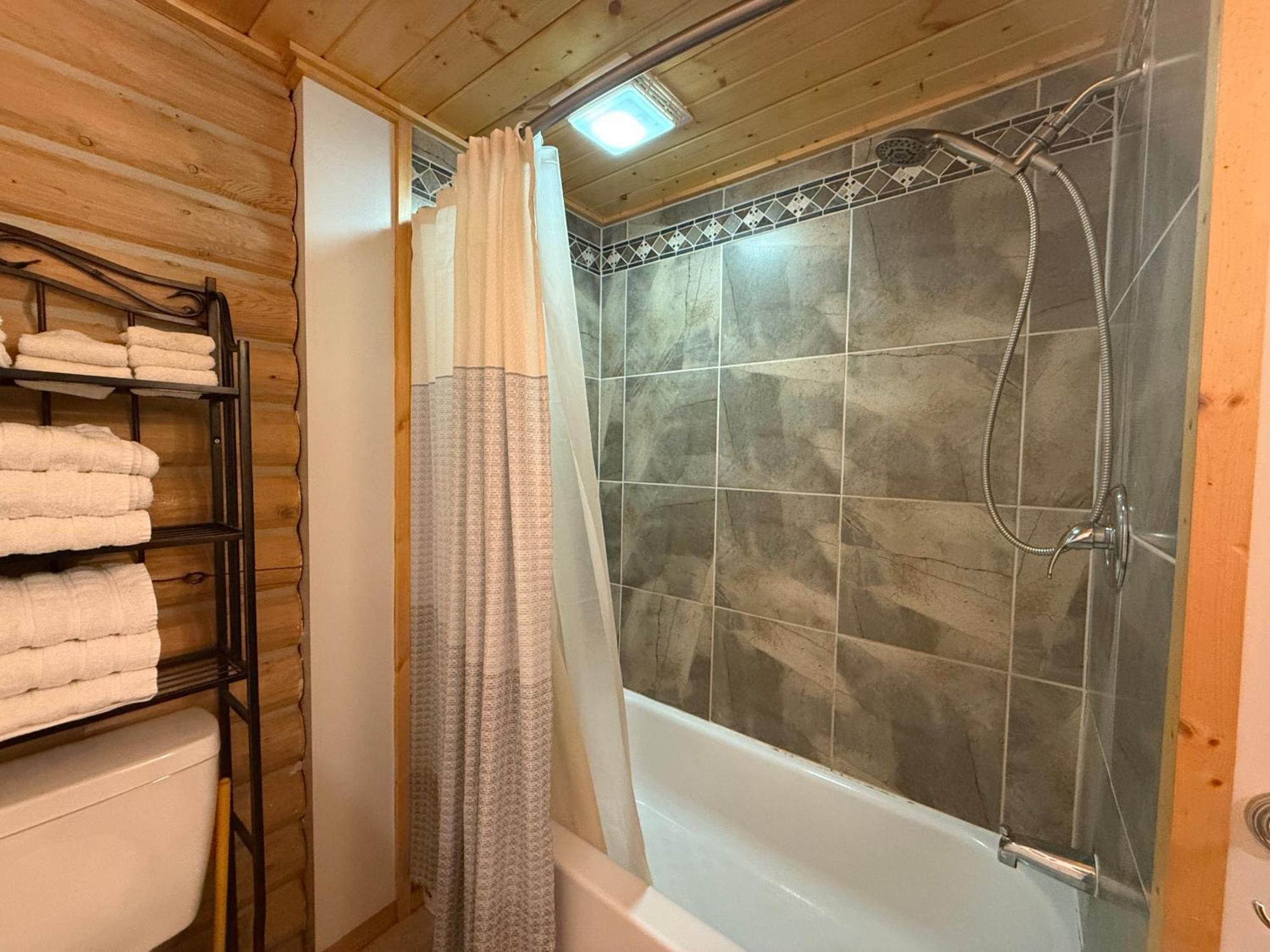 Talkeetna Log Cabin With Hot Tub Unit 1 エクステリア 写真
